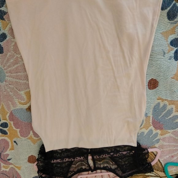 Pink and black lace top - Picture 3 of 3